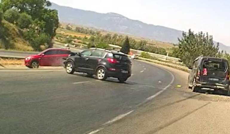 Tankerden Dökülen Balık Yağı Faciaya Yol Açtı: Zincirleme Kazalarda 7 Kişi Yaralandı