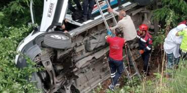 Trabzon’da Şehir İçi Dolmuş Şarampole Yuvarlandı
