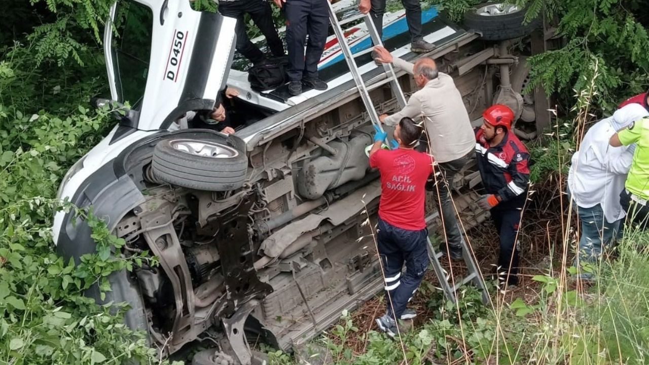 Trabzon’da Şehir İçi Dolmuş Şarampole Yuvarlandı