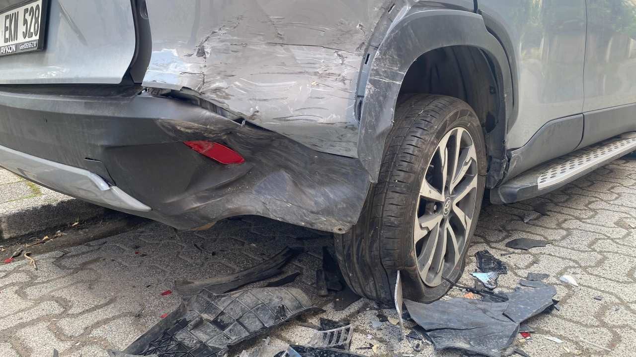 Trafikte Tartıştı Duran Araçlara Çarparak Kaçtı