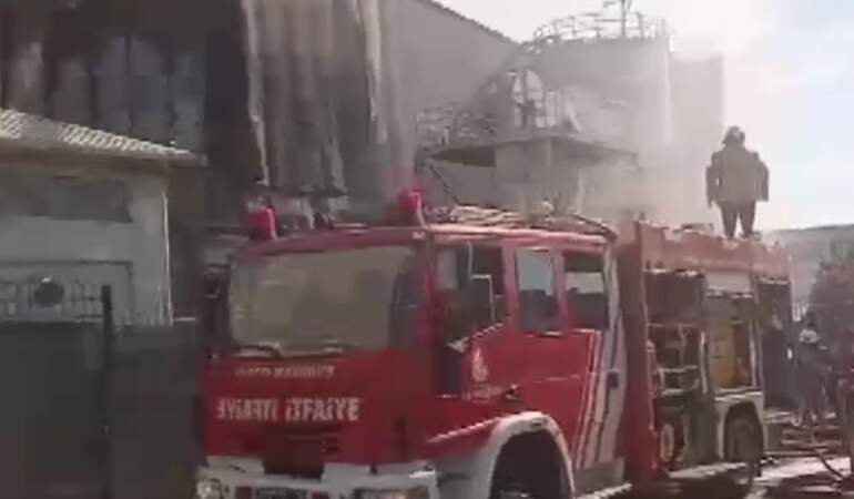 Tuzla’da Fabrika Yangını! Dış Cepheye de Sıçradı