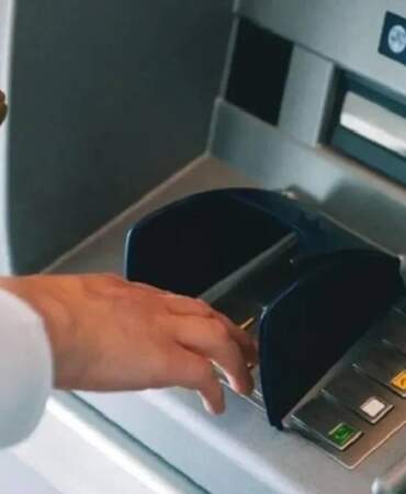 Ünlü Bankadan Şok Karar: ATM ve Şubelerini Teker Teker Kapatıyor