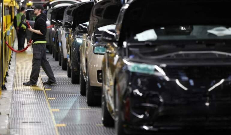 Ünlü Otomotiv Devinden Beklenmedik Karar: Tüm Planlar Değişti
