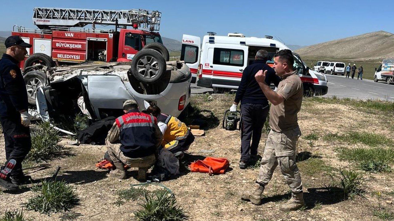 Van’da Feci Kaza! Kafa Kafaya Çarpıştılar, Ölü ve Yaralılar Var