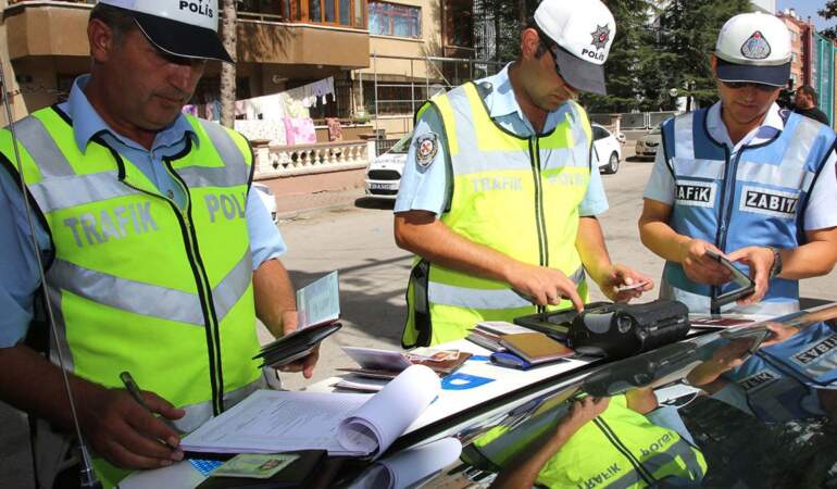 Trafik magandaları şimdi hapı yuttu: Cezalar rekor seviyede artıyor! Yollar artık asla eskisi gibi olmayacak