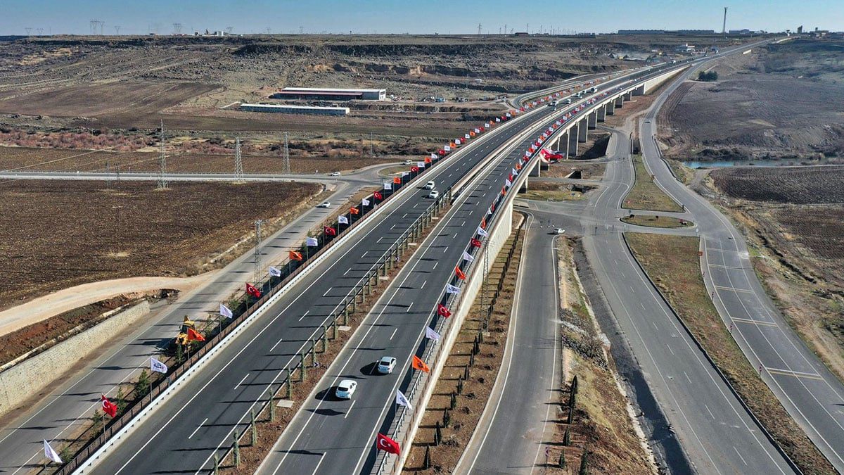 15 dakikada geçilen ilçe artık 4 dakikada katediliyor! Trafik çilesi sona erdi, şehir nefes aldı
