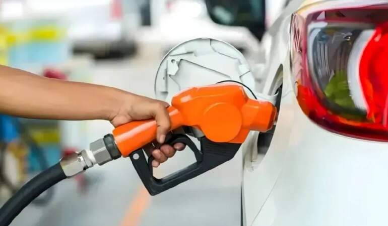 Dizel de 50 lira sınırında: Benzinin ardından motorine de zam