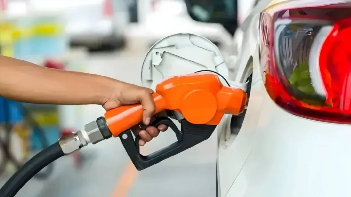 Dizel de 50 lira sınırında: Benzinin ardından motorine de zam