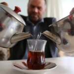 Çayın lezzeti bu şekilde çıkıyor! 22 yıllık işletmeci açıkladı: İşin sırrı o aşamada! Çay tiryakileri müptelası olacak!