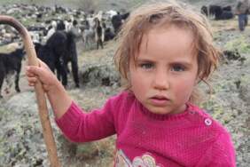 1 ay boyunca yol gidiyorlar, 6 ay boyunca gelmiyorlar! Bin yıllık gelenek: Çoluk çocuk hepsi terk ediyor