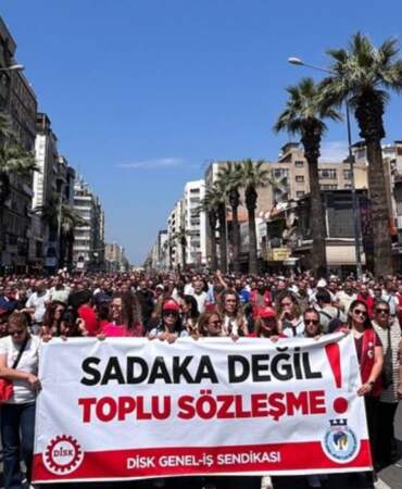 İzmir’de grev beşinci gününde: Başkan çöp topladı, grevi kırdı