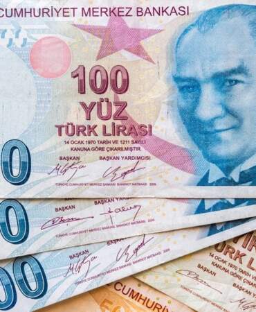 Mart’taki dalgalanma ardından son haftalarda yatay seyretti: TL beş ayda yüzde 10 eridi