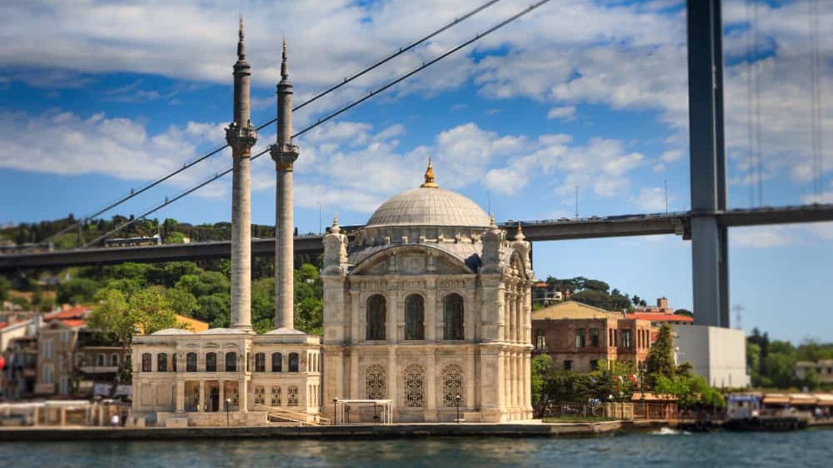 İstanbul’da yaz göz kırpıyor: Yarın az bulutlu ve sıcak bir hava bekleniyor! İşte 3 Haziran 2025 İstanbul hava durumu…