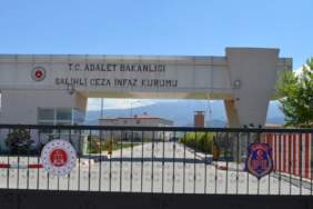 Manisa’da trajikomik olay: 16 yıl hapis cezası olan hükümlü iddia oynarken yakalandı