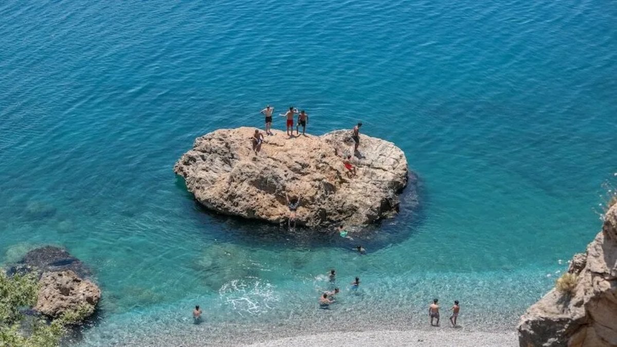 Deniz tatili düşünenlere ciddi uyarı! Uzman isim uyardı: Büyük risk taşıyor! Mutlaka o saatlerde girin
