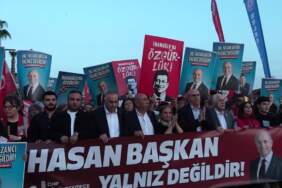 Büyükçekmece’de gözaltındaki başkan Hasan Akgün için yürüyüş