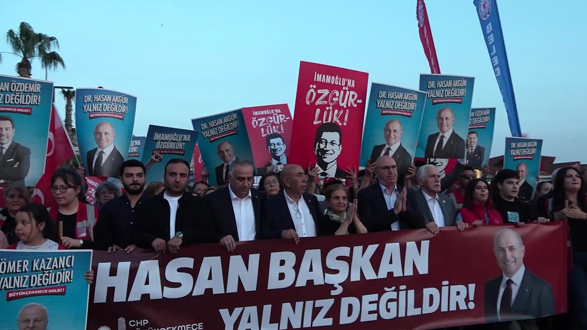 Büyükçekmece’de gözaltındaki başkan Hasan Akgün için yürüyüş