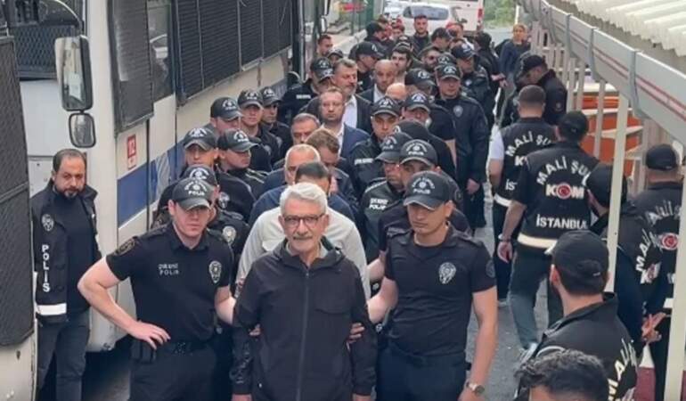 CHP’li başkanların adliyeye sevk görüntülerine AK Partili Tayyar’dan tepki: Yeni Türkiye’ye Yakışmadı