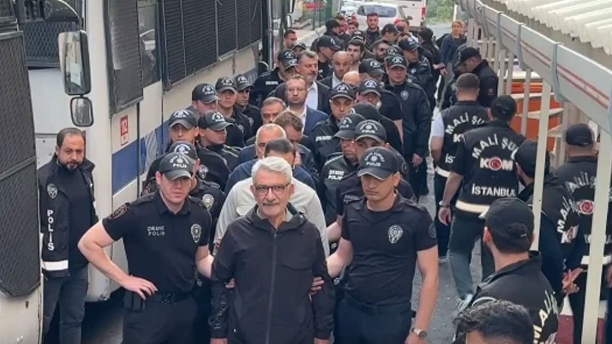 CHP’li başkanların adliyeye sevk görüntülerine AK Partili Tayyar’dan tepki: Yeni Türkiye’ye Yakışmadı