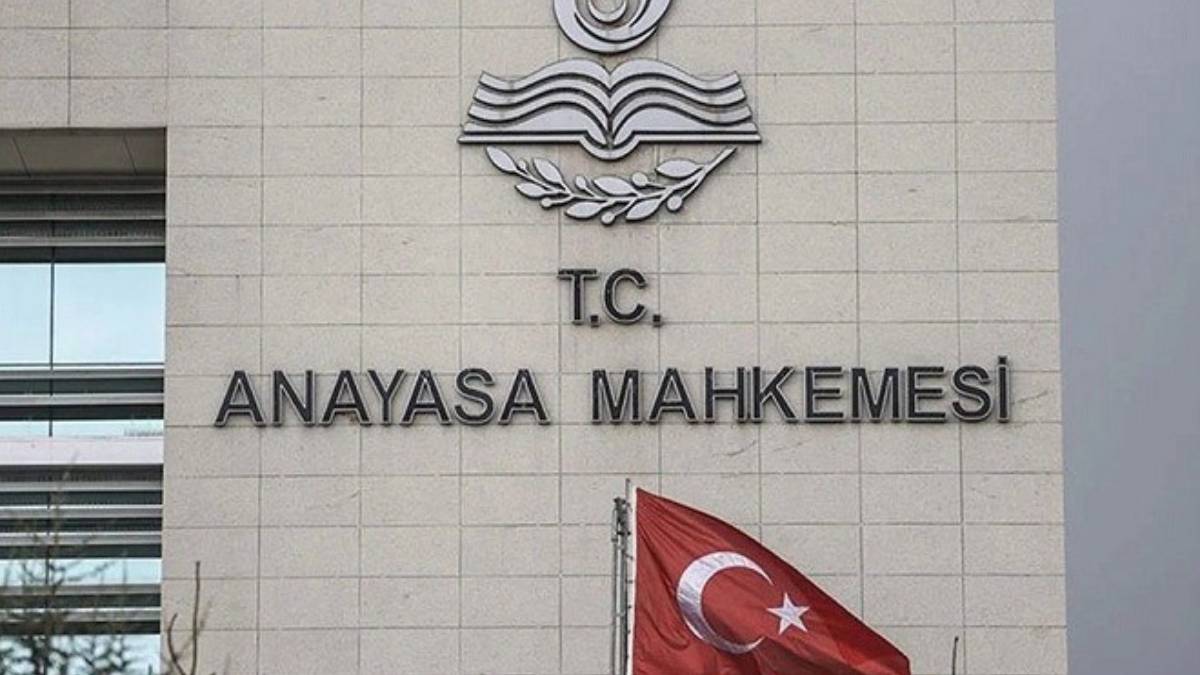 AYM’den kamu personeli için 2 kritik karar! Vekil din görevlilerine atamada iptal, sözleşmeliye disiplin feshi Anayasal!