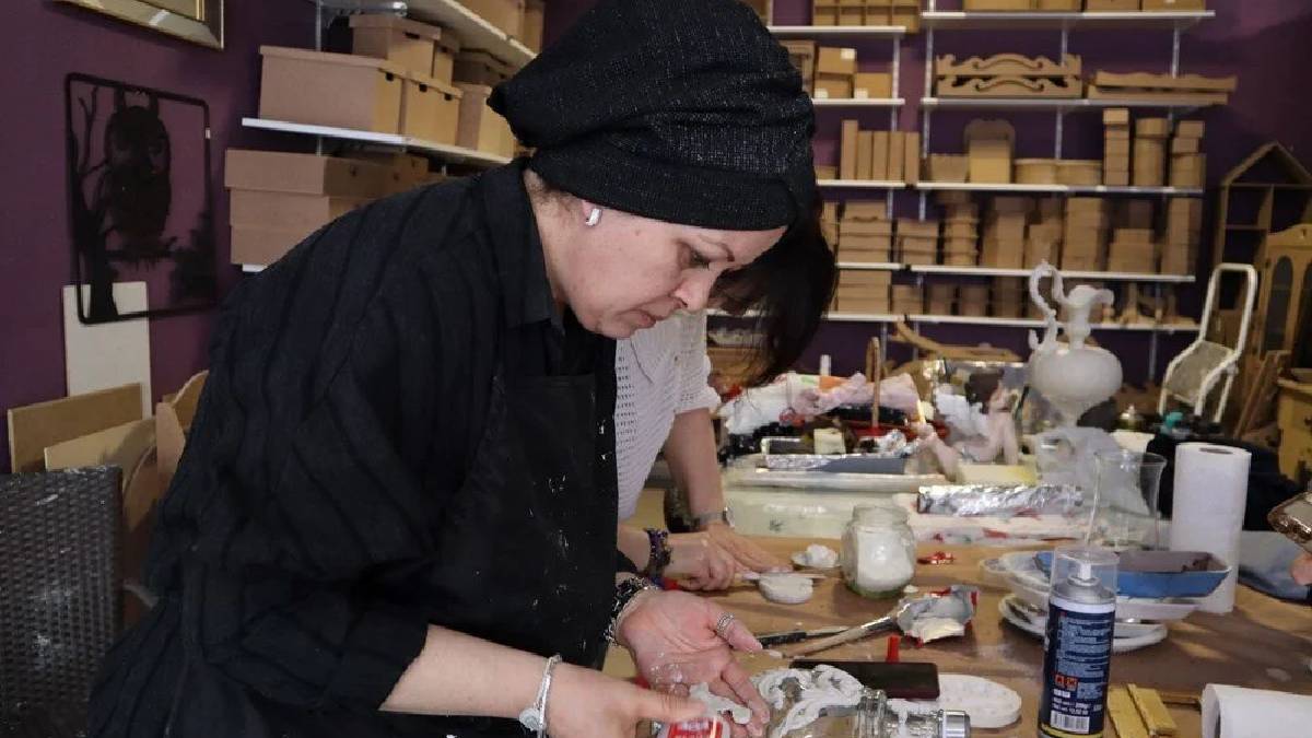 Eskileri boyadıkları hobileri işleri oldu! Baştan yeniliyor, ilk günkü haline getiriyorlar: El emeklerine talep yağıyor