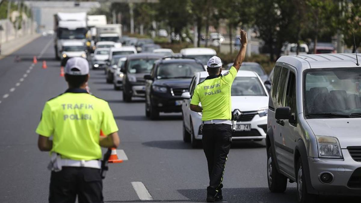 Bayramda yola çıkacak sürücülere büyük tuzak! Böylesi görülmedi! AK Parti’nin önemli ismi bile isyan etti: Devlet bunu yapmaz