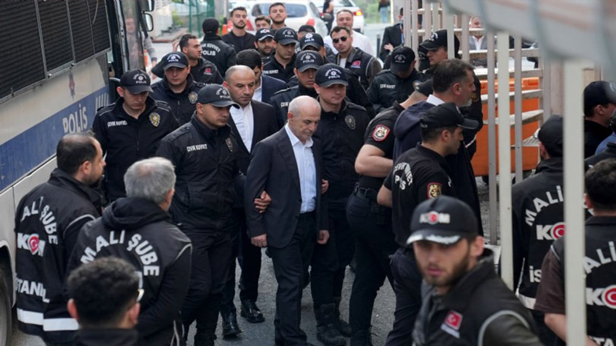 Özgür Çelik’ten Silivri’den sevklere tepki: Avukatlarına, ailelerine haber verilmedi, gerekçe sunulmadı