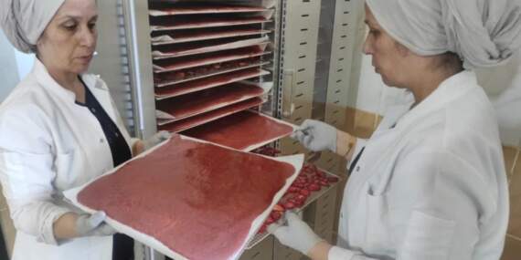 Bir araya geldiler imalathane kurdular! Aile ekonomisine destek için yola çıktılar: Kilosunu 350 liradan satıyorlar