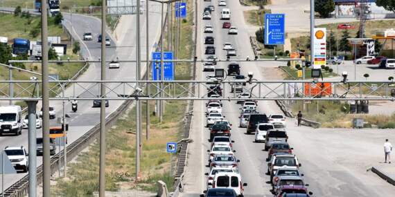 Kırıkkale’de bayram yoğunluğu: ‘Kilit kavşak’ta trafik durma noktasında