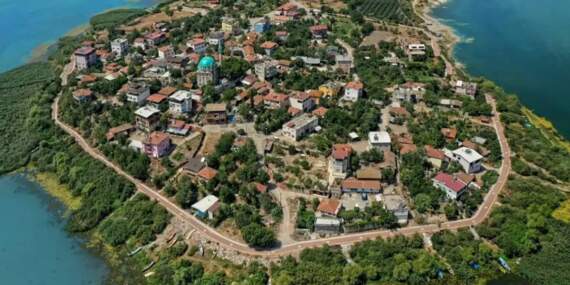 Burası ne İzmir ne de Muğla: 300 kişilik bir doğa harikası, bu köyden Türkiye’de bir tane daha yok!
