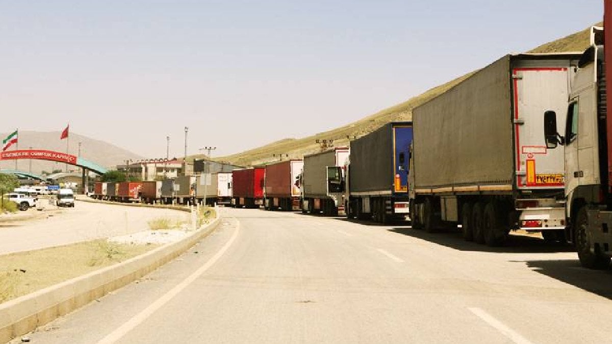 İran’a açılan Esendere Gümrük Kapısı’nda 5 kilometrelik TIR kuyruğu