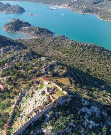 Burada ne yol var ne gürültü! Karadan değil denizden ulaşım sağlanıyor: Eşsiz huzuruyla yolu düşenleri büyülüyor