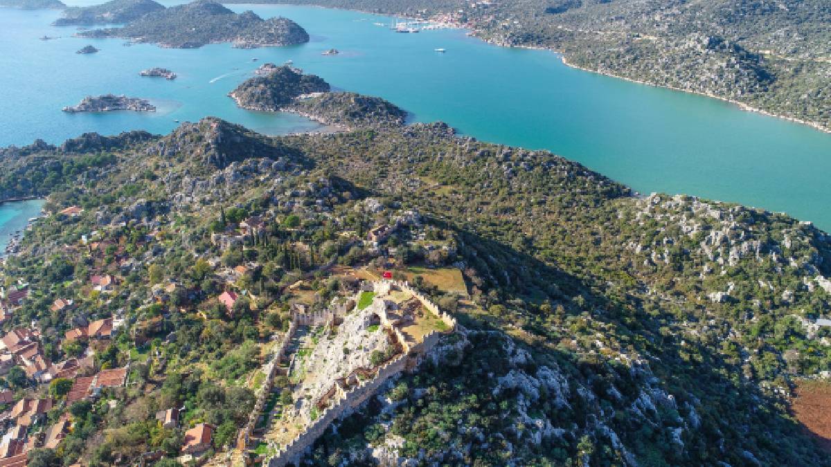 Burada ne yol var ne gürültü! Karadan değil denizden ulaşım sağlanıyor: Eşsiz huzuruyla yolu düşenleri büyülüyor
