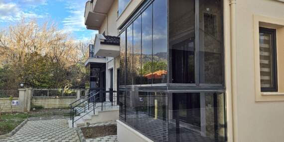 Yargıtay’dan cam balkon kararı: İzinsiz kapatmalar kaçak sayılacak! Apartmanda oturanları ilgilendiriyor