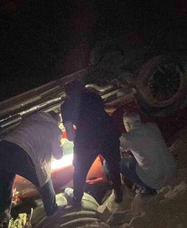 Erzincan’da otomobil su kanalına uçtu: 4 yaralı