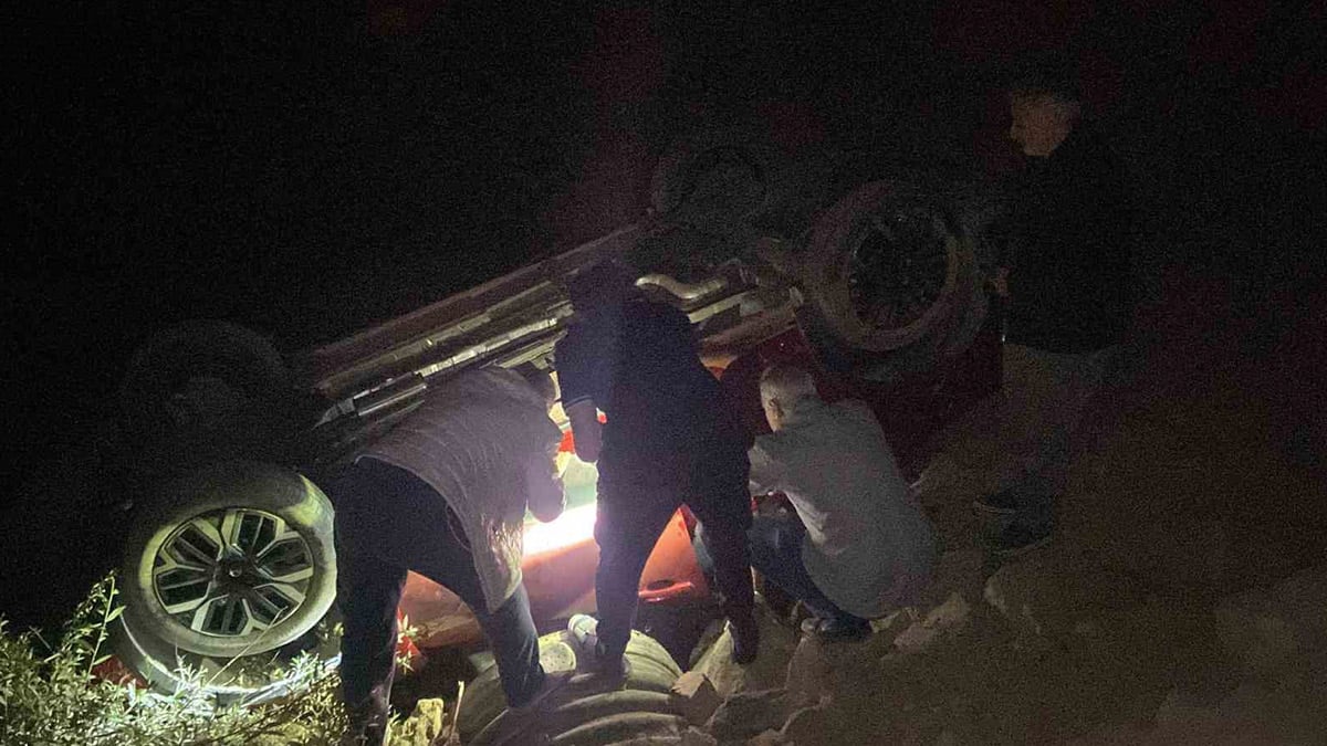 Erzincan’da otomobil su kanalına uçtu: 4 yaralı