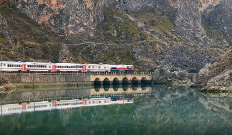 Tren yolculuğu severler bayılacak! Bu kez ne Doğu Ekspresi, ne Güney Kurtalan! Yeni ekspres Ankara’dan yola çıktı