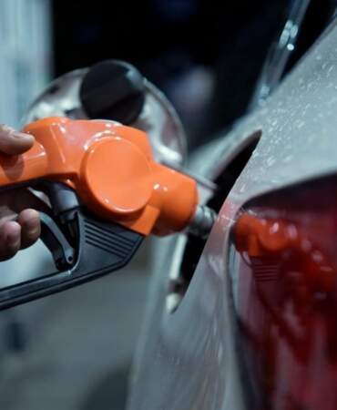 Motorine zam geldi: Litre fiyatı 50 TL’yi aştı