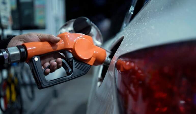 Motorine zam geldi: Litre fiyatı 50 TL’yi aştı