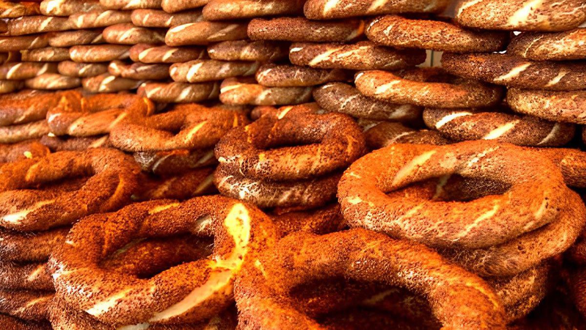 Türkiye’nin en iyi simidi hangisi: Ankara mı, İzmit mi? Vedat Milor’un paylaşımı sonrası simit ustaları konuştu