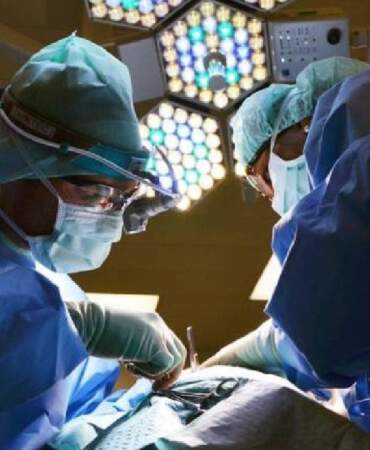 Geçirdiği estetik operasyon sonrası göğüslerini kaybetti: Ameliyatı yapan diş hekimi çıktı