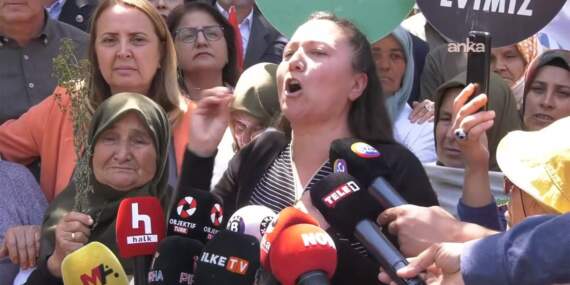 Zeytinlikleri madencilik faaliyetlerine açan yasa teklifine TBMM önünde protesto