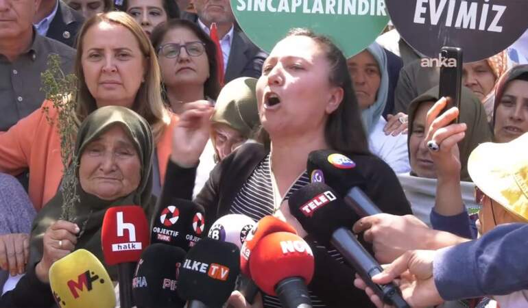 Zeytinlikleri madencilik faaliyetlerine açan yasa teklifine TBMM önünde protesto