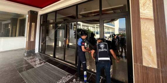 Bu kadarına da pes! Alanya’da ruhsatsız otel 112. kez mühürlendi
