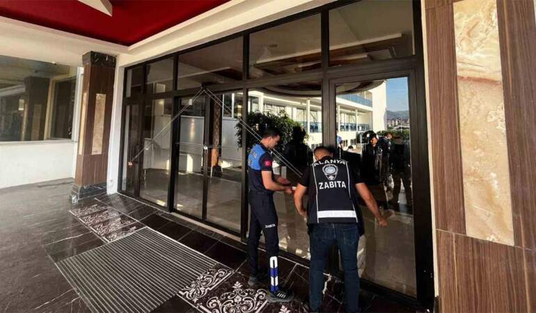Bu kadarına da pes! Alanya’da ruhsatsız otel 112. kez mühürlendi