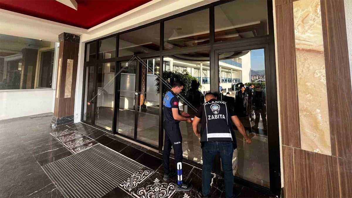 Bu kadarına da pes! Alanya’da ruhsatsız otel 112. kez mühürlendi
