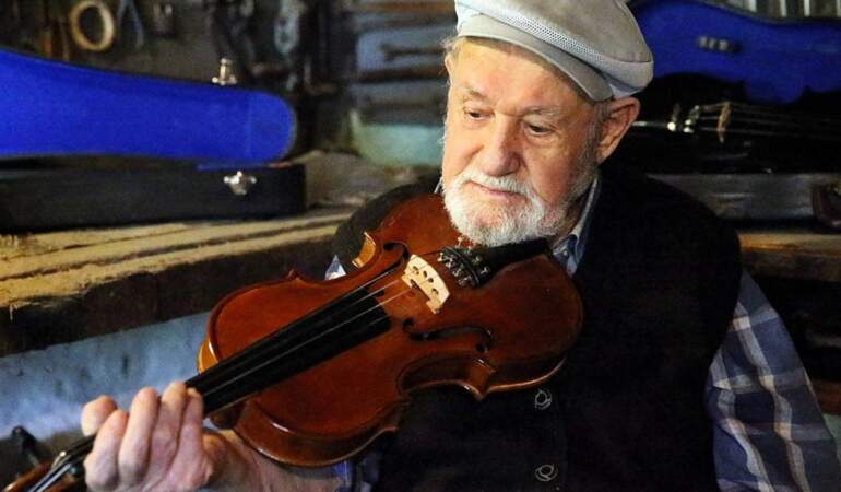 Yıllarca kömürlüğünde üretti, Avrupa ülkelerinde kapış kapış satıldı! 91 yaşındaki ustadan hayran bırakan başarı