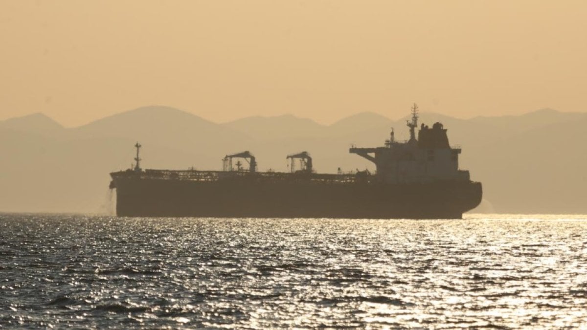 Çanakkale’de 277 metrelik tankerde makine arızası: Römorkör sevk edildi