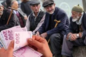 AK Parti’den emekli aylıkları mesajı: Emeklimizin en düşük maaşı aldığını farkındayız