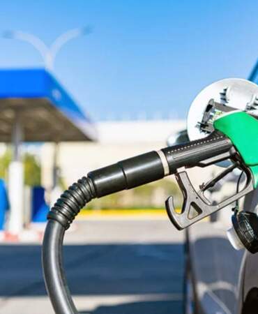 Akaryakıtta tabela değişti: Benzin ve motorine indirim geldi